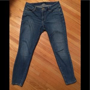 Ann Taylor skinny ankle, curvy fit jeans. Size 8.